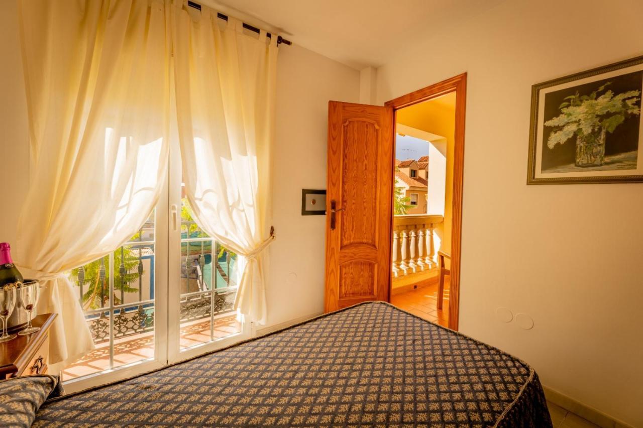 Hotel La Morena Фуeнхирола Екстериор снимка