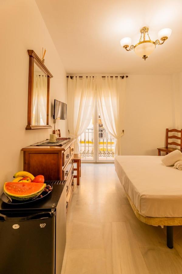 Hotel La Morena Фуeнхирола Екстериор снимка