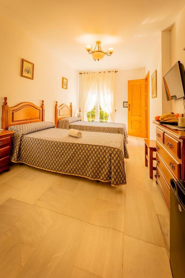 Hotel La Morena Фуeнхирола Екстериор снимка