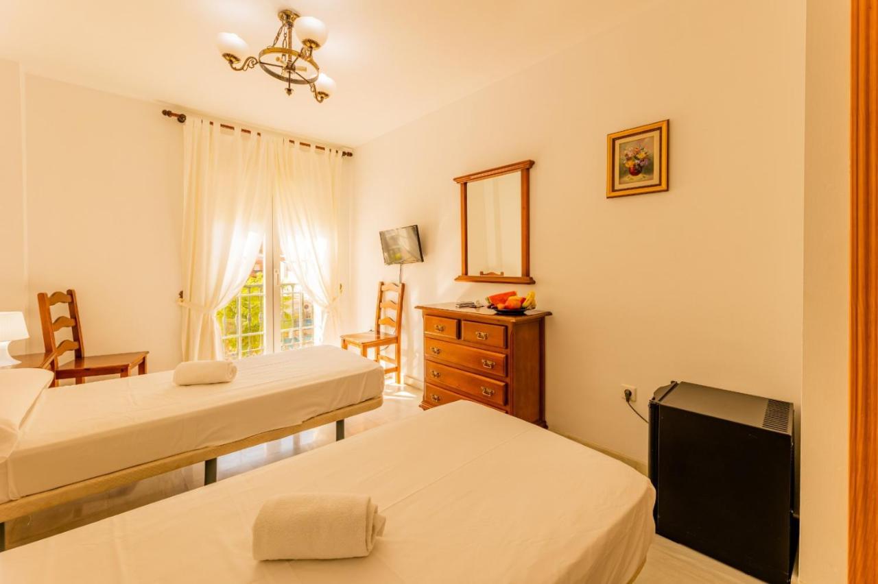 Hotel La Morena Фуeнхирола Екстериор снимка