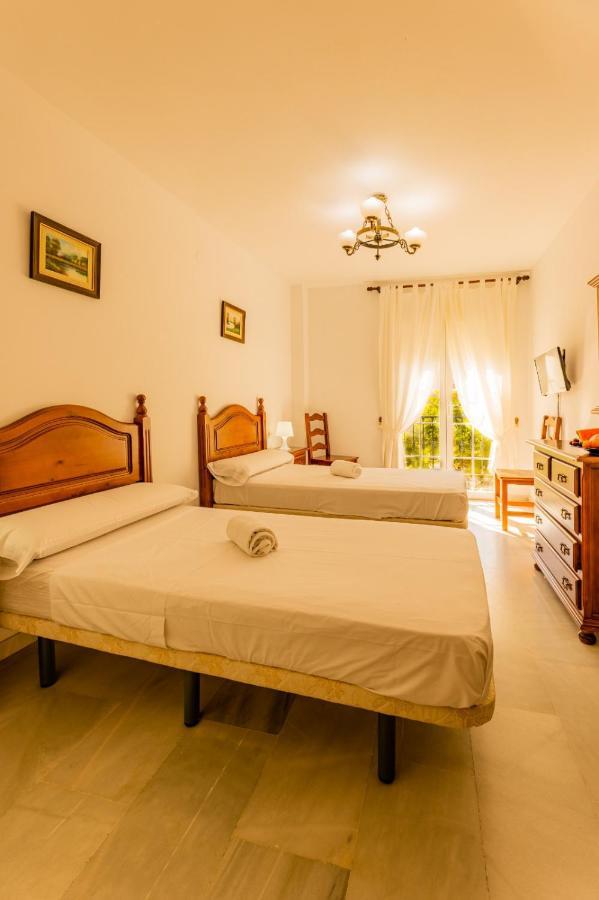 Hotel La Morena Фуeнхирола Екстериор снимка