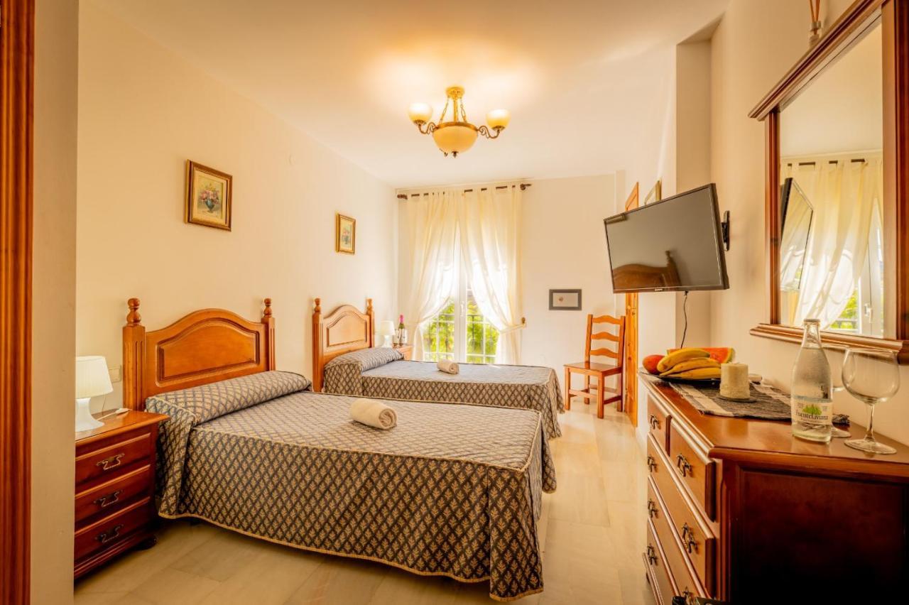 Hotel La Morena Фуeнхирола Екстериор снимка